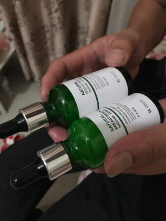 第二次回购，第一次买的那瓶原来量是小了的，没有这次的那么满，白色的那瓶涂上去后火辣辣的，跟绿色不一样，绿色的淡淡香味，涂上去以后没什么感觉，之前用了一瓶绿色的，老公说挺了点，所以继续回购，希望多点搞活动，价格个人觉得有点高，希望效果显著