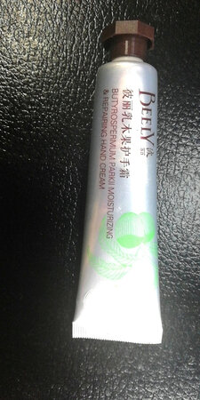 很滋润，气味也挺好的，有点奶香味，甜甜的感觉！