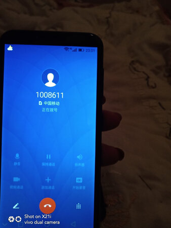 外形外观：看起来比较时尚，给老人用合适
屏幕音效：屏幕比较清晰，就是音量有些小！
拍照效果：拍照清晰，像素不是很高，老人机能有这样可以！
运行速度：直接连了家里的无线网，网速还行！
待机时间：可以任意设置，而且设计了防误操作功能！