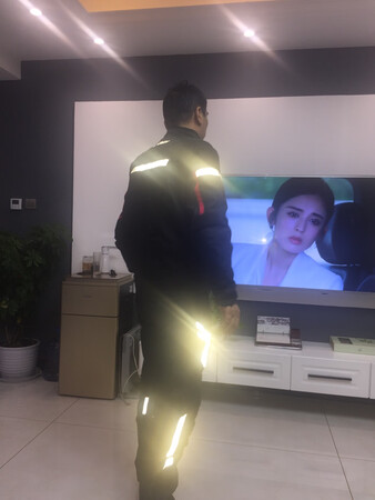 宝贝收到，京东商城物流配送很快，买过这个品牌的夏季骑行服，质量还行，试穿了一下，听客服的裤子买小了一号感觉好多少有点大，就是护膝和跨太硬了，护膝还偏下、偏内侧，感觉很不舒服，以后买个软护具换了，四星吧。续评上图