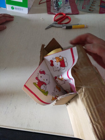 东西送到了吗？只有附赠品贴纸，我等了好久了都没看到箱子，退货退款也不退，什么意思啊，