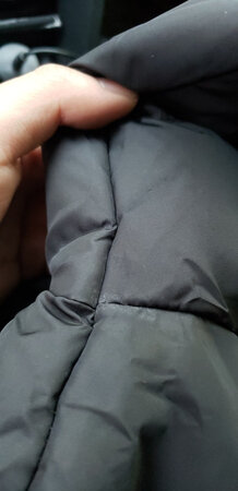 这衣服整体看着还行。表面就是有点脏。还有一股味道。