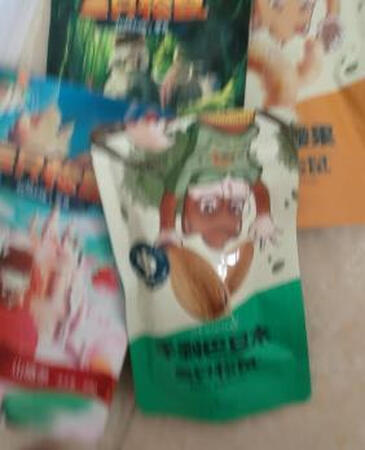 很有质感。拿着它确实我感觉跟之前我拿过的任何产品感觉都不太一样，