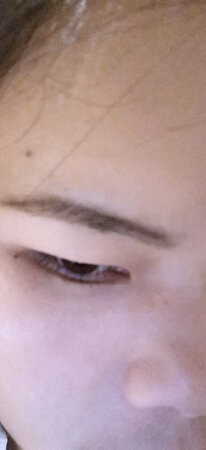 挺不错的，持久，也不容易脱妆，主要是价格也便宜。非常适合我这种新手和手残党。哈哈哈