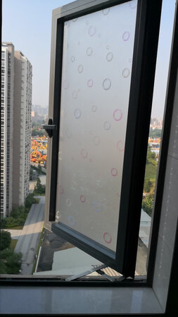 产品气味：气味有点大，也没送我刮板