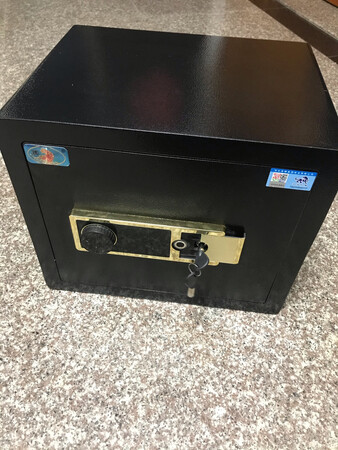 产品很不错，黑色显得很大气，尺寸与详情页中基本一致
