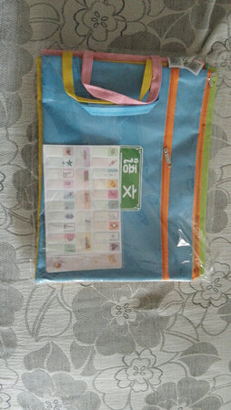 防水耐磨面料，手感不错，很实用。