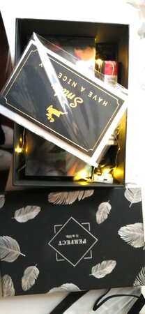盒子真的好棒，以后需要还会继续来！！贺卡和小灯都点睛。昨天买，今天就能到，非常好。哈哈哈就是很好???