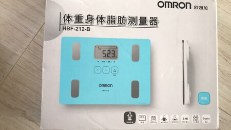 收到就迫不及待打开了，蓝色的，身材玲珑，好喜欢。设置了个人账号，赶紧测试了一下内脏脂肪指数，和内脏脂肪率，据说这个才是看胖瘦的关键。家里的血压计等都是用的欧姆龙，值得信赖