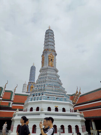很好用，网速很好。公司旅游去泰国一起团购，还可以自行在通话的话费中升级流量套餐，打电话也很方便，以后去泰国会继续在这里买。图片红色标记地方是电话号码，附上这次泰国的照片