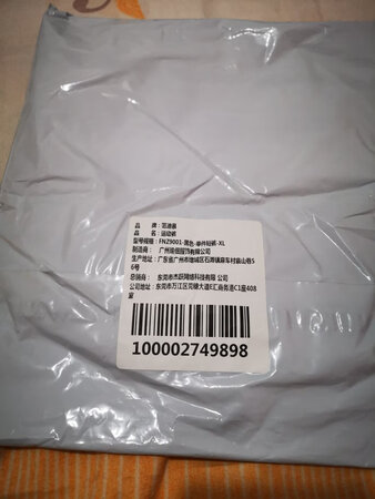 衣服料子柔软细腻，穿着很舒服，外观看起来也不错，关健是价格还不贵，满意，赞一个。