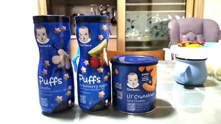 我的宝宝七个多月啦，这款星星泡芙建议8个月会爬的宝宝食用，本来想先囤着，实在没忍住，就先给宝宝试了。星星泡芙还可以锻炼宝宝的精细运动哦～可惜我家宝宝尝试了一个多星期，还是一颗都吃不到，还要加油哦。这次做活动好便宜，平时好价都要20多，和妈妈群里的朋友搭单买了50多瓶，平均一瓶才13元，太抵啦！