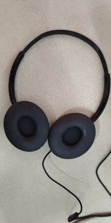 耳机使用了两天，音质还可以，带着也挺舒服的