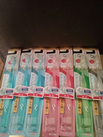 买了7件，发了1个绿色，1个白色，2个粉色，3个蓝色？？？what？？能不能雨露均沾，颜色也不能备注，~~74