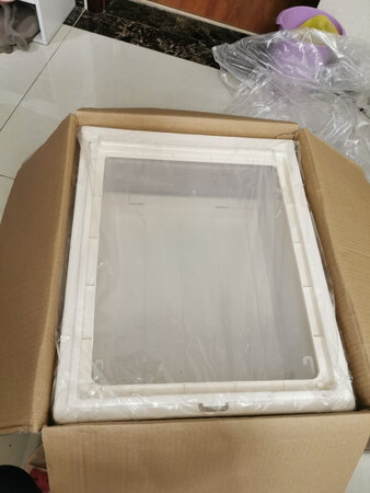 味道有点重，拆完书房都是一股味，后面只能放阳台去味了。柜子有点脏和磨损～整体感受一般
