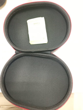 大小正正好，我的头戴蓝牙可折叠耳机刚刚可以放进去，很不错。?