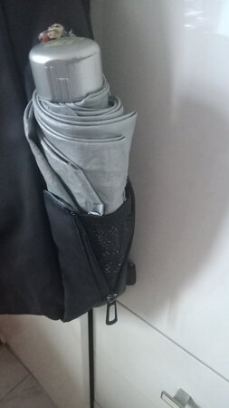 符合预期也很时尚就是侧面装水瓶的网兜小点只能放把雨伞其它的都还好