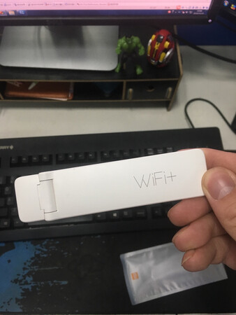 操作难易：操作简单
传输速度：快
外形外观：白白净净的好看
稳定性：网速稳定