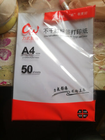 描述严重不符，页面上显示的图片是透明的，拍的也是透明的，包装上还是透明的
产品是半透明的
客服说：以收到的实物为标准。
我就想问问:你们是卖产品的？还是赠送产品？



以前一直认为京东商城是所有电商中最好的一家商城。第一次对京东这么失望