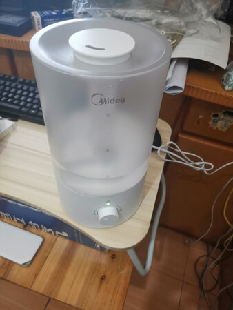 感觉还不错，初闻起来比较淡，淡淡的薰衣草味，擦脸上味道持续很久，后来放入香薰机里面，吹起来闻着还可以，就是会感觉有一点头晕，适合睡觉用，不错的。活动给力，五盒几十元，比其他精油都便宜不少，希望能让我睡好吧。包装很精美，装的都有点难取下来，快递够快。