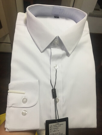 衣服质感挺好的，穿起来舒服