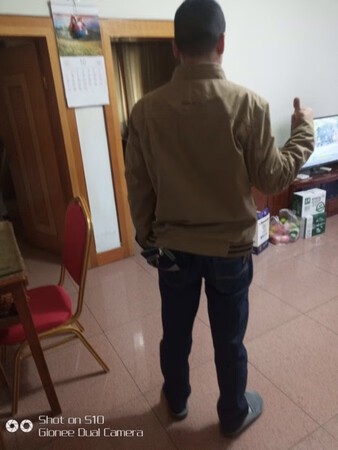 衣服穿着舒服，上身效果不错！很满意！！下次再来你家买，质量点个赞，老爸开心得不得了