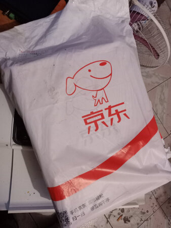 这几天特忙 所以今天刚去到货，我个人一次性买两套，京东快递小哥那服务没得说，今天拿回来就洗了还没试穿，有那么一点点小褪色很正常，缩水也是有滴 不过这都是正常的 吗 纯棉不缩水那还是棉么，推荐给我的友友们，请大家放心购买。