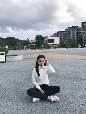 小脚裤很喜欢，收到没有色差也没有异味，下水洗了不褪色不变形，质量这么好，很满意