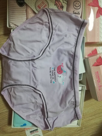 看到搞活动，比实体店便宜多了，于是毫不犹豫就给孩子买了三包，一直穿这个牌子的内裤，好穿