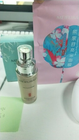 店家挺好的，当时发货时间，看成了到货时间，所以马上下订单了，第二天一看，还得几天到，马上联系卖家，重新发了一个地址。所以货品到达第一个收货地址后，又转到现在的收货地址。不错不错，不错的店家！