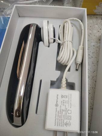 真的是护肤品效果比不上医美！！！！我的皮肤在这很差的痘痘，敏感肌，两颊毛孔很粗大，这些年一直都在用护肤品收毛孔也有些效果，但是没有这个仪器效果大！！我才用一次，当时用完看不太出来，用完以后得第一天能明显的感觉到毛孔变小了！第二天的时候也没有反弹的感觉！！查过说一周做三四次就可以。打算明天再用一次！但是我的相机自带美颜拍不出来！
