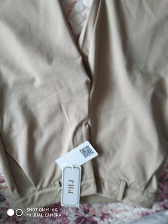 发货快，包装完好，面料穿着很舒服很舒服，颜色比图片要深些但好看，码子正。