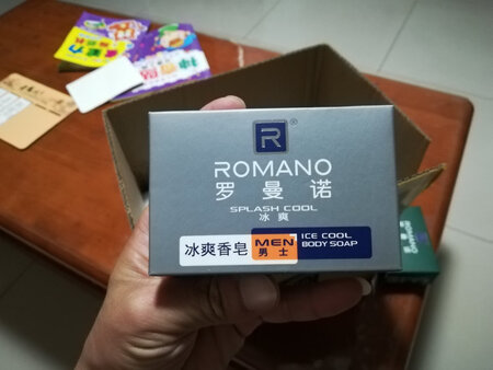 发货物流都很快，包装完好。一直在用这牌子。清香舒爽。特别是夏天洗完澡很清爽。