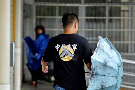 焦外很不错，重量感人，四仟元价格，到时还会买24-70。腾龙?