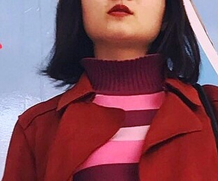 产品质感：刚涂嘴上有点胶水的感觉，有香气，干了之后就完全贴合嘴唇了，擦不掉
产品颜色：像橘红的粘黏的湿泥土，吃了一嘴土，很贴它的名字流浪
持久效果：只要不沾油，特别持久，一天就够了
滋润效果：不滋润，但是嘴唇也不会干燥起皮，千万不要涂唇膏再涂它，油性的唇膏会影响它的效果
适合肤色：冷色白皮的估计更配
其他特色：……都挺好