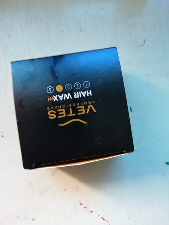 商家发货速度挺快的。这个买这个比，我在~上买的还好，头发上定型也好，味道也不错。快递员服务态度也好。用得好，下次再来买。