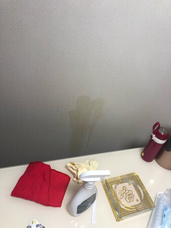 根本不管用，使用前后对比，壁纸都快擦烂了，污渍还是去不掉