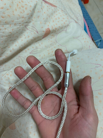 做工质感：非常好，很满意
舒适度：柔软随意摆弄，不错
其他特色：貌似是短点了？好吧其实这个长度也够用了?
