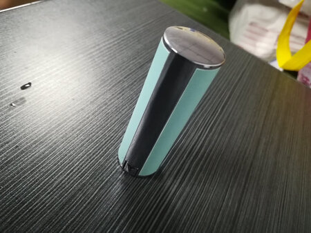 留香时间：留香时间挺长的，晚上试用了一下去洗澡了之后还是香香的，很不错，喜欢
适用场合：约会，逛街，聚餐都可以用
味道浓淡：味道后调淡淡的很好