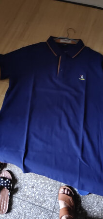 衣服已经收到了。试穿了一下衣服大小正好合适。就看洗的时候会不会褪色了。