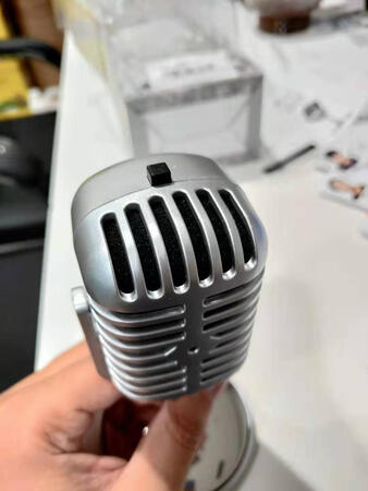 e之音 E-10 电脑麦克风 复古设计风格，音质清晰，智能降噪，360度拾音，3.5MM标准插卡，可以适用于游戏麦克风，电脑K歌，视频语音等多种用途，独立的开关键，设计人性化