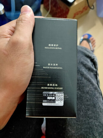 防晒效果：感觉挺不错的
防晒时长：挺长的吧
防水效果：挺好
是否卸妆：没有
其他特色：人性化设计