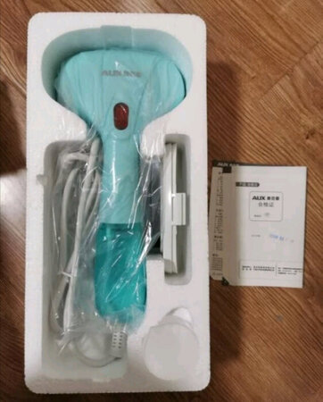 推荐给朋友买的，之前自己买了一个，效果不错，加一次水可以用很久，而且好收拾，只是说要多熨烫几次效果会更好