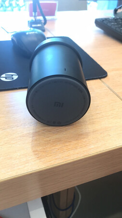 小小的音响，质感不错?，磨砂黑我的最爱，不论办公室、家里、车里音效都很不错
