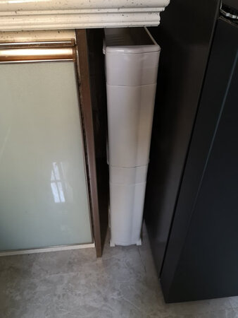 优点:安装方便简单明了。占用空间小，但能容纳的东西却很多。
缺点:不是万向轮，不方便，忘能改进。再有就是全塑料的，感觉不是非常稳当。但不影响使用。给五星吧