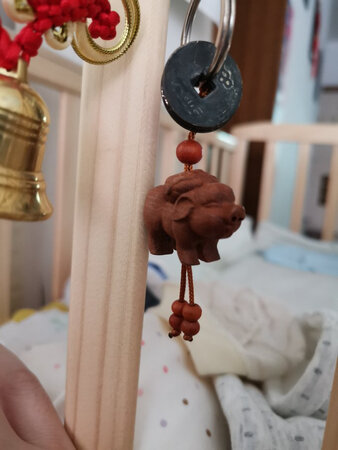 是纯铜钱，人工做旧。。。。