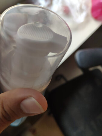用起来还是非常不错的。不是那种很稀的液体是泡沫状的，很好用。也没有什么特别刺激性的味道。