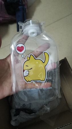 有一股塑料味，很薄，
