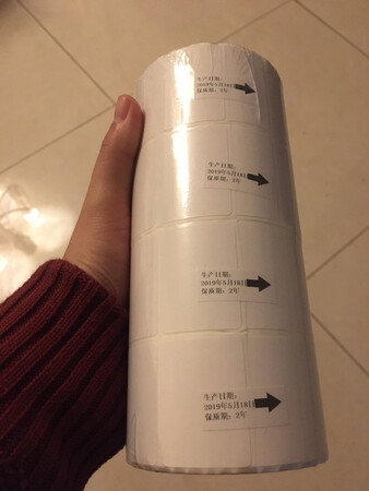 纸张品质：纸张比较薄，正常可正常使用，国际效果的话，比较流畅，打印效果也比较清晰，得力的产品真的还是不错的，后续有需要会回购，一卷你比较多800张，买了4圈3200张，也比较多，够用好用，好久了。好评，必须