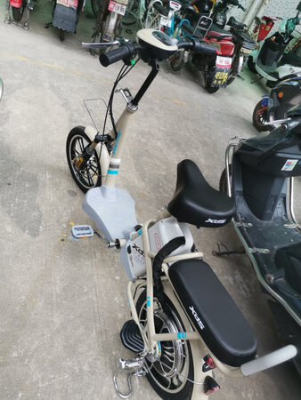 车子适合矮个子的人骑，轮胎有点不给力，两个人坐上去会很扁，像没有打过气一样的，价格非常合理优惠